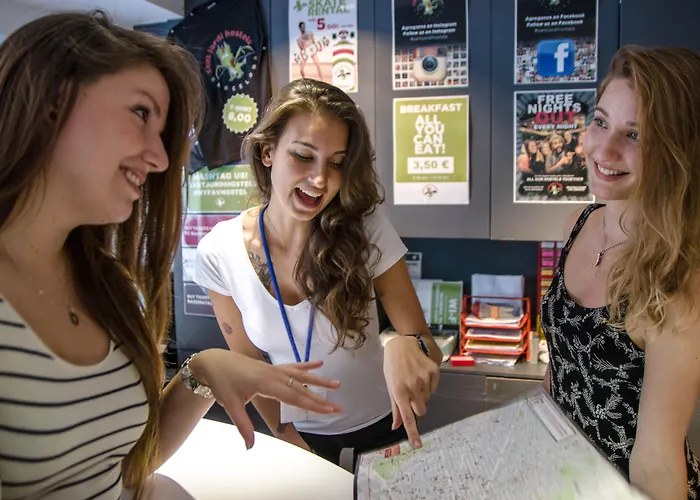 Sant Jordi s Sagrada FamiliaHostel